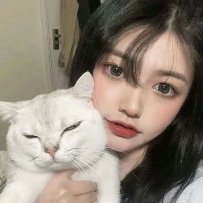 工人师傅抓光缆作业被弹飞