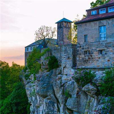 宏力医疗管理公布将继续停牌